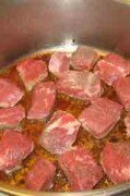 Как правильно тушить мясо на сковороде?
